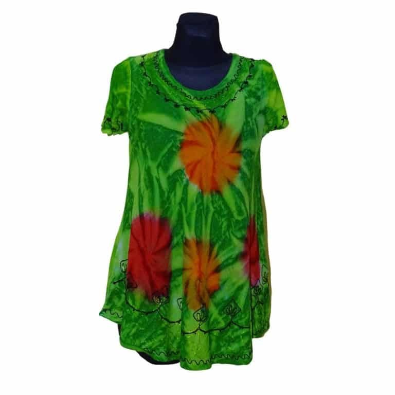 Nyári tunika színes pöttyökkel rajta